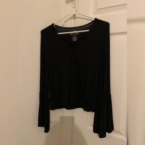 Bell-Sleeve !!NEVER WORN!! Black AE Shirt